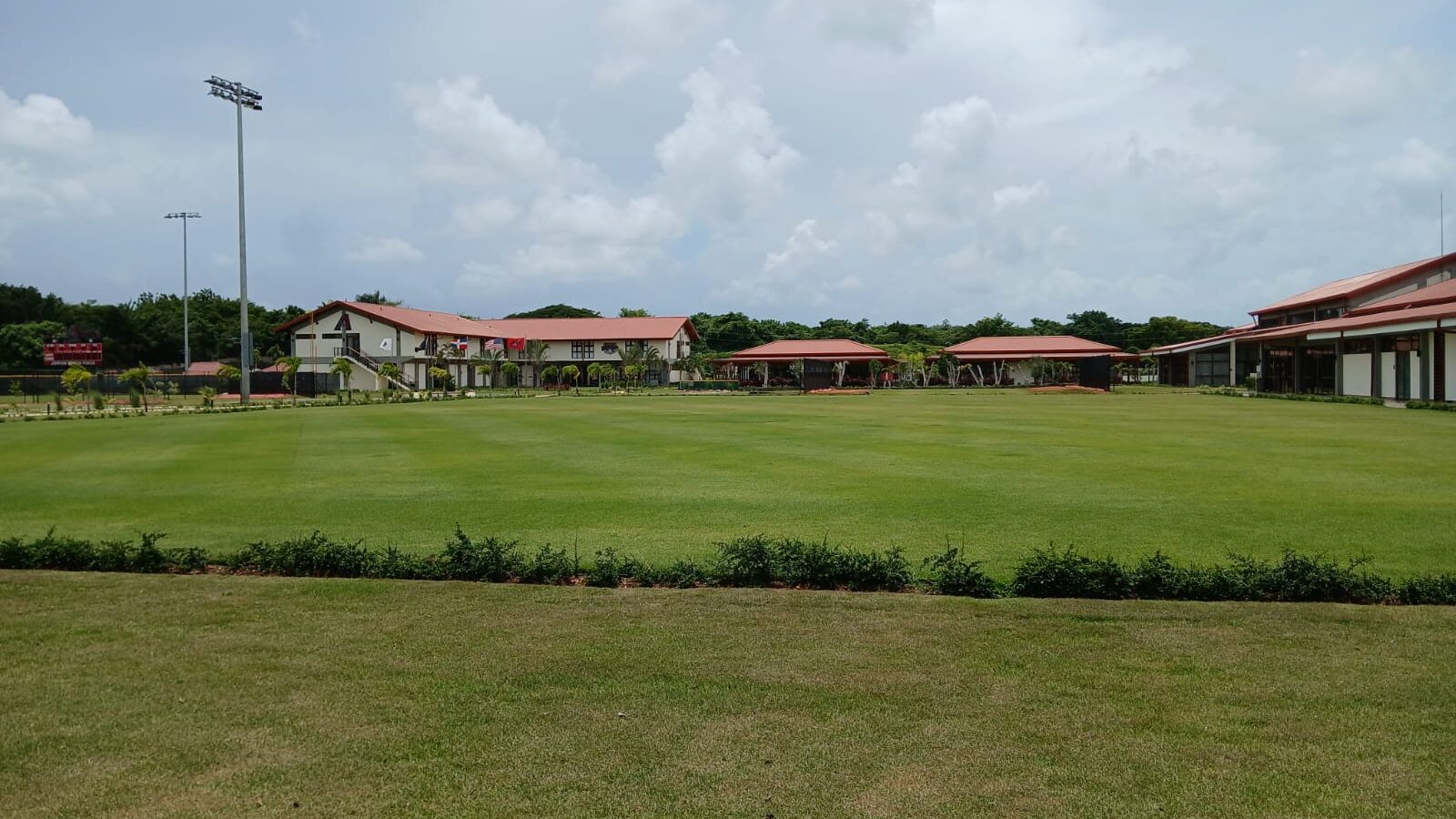 Restauración del césped de la academia de los Arizona Diamondbacks — Campo de agilidad a nivel de terreno
