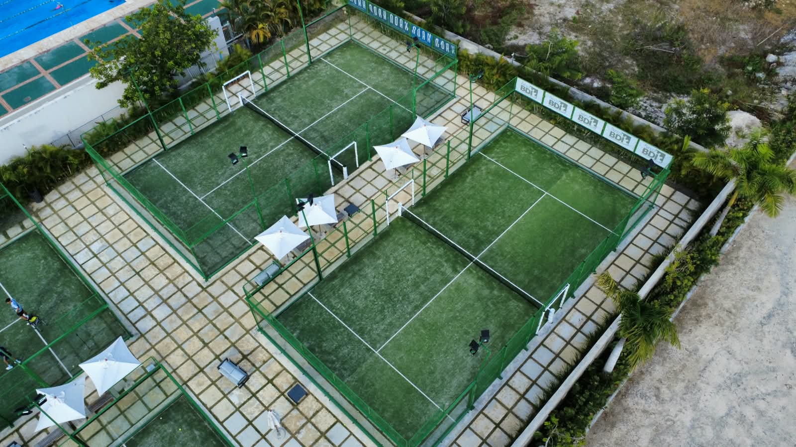 Canchas de pádel de Heritage — Canchas de pádel, vistas aéreas
