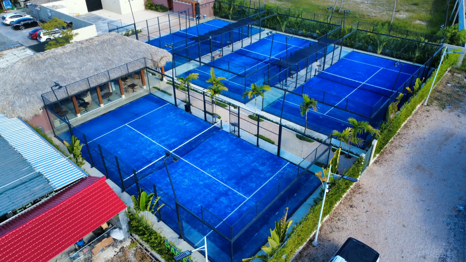 Club de pádel La Raqueta — Club de pádel, vistas aéreas